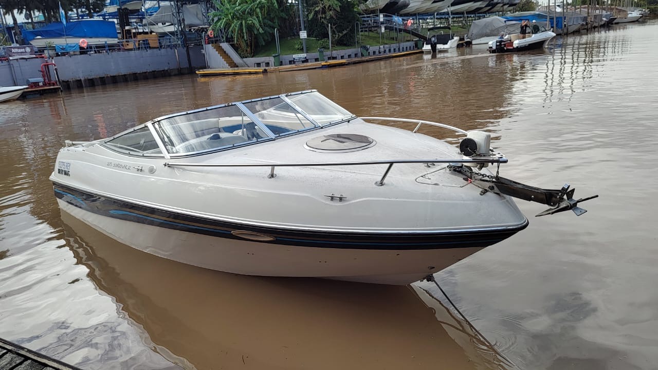 Four Winns 21 2000 Volvo 225 hp